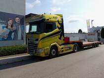 DAF-XG von DAF-Berlin hat fahrbares Anschauungsmaterial bei der HTL-Ried angeliefert; 240627