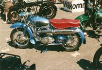 Auch dieses Motorrad, eine Adler, wurde auf besagter Oldtimer und Traktorenschau im Sommer 2003 im Taunus gezeigt. (digitalisiertes Dia)