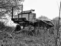 zum Anhnger umfunktionierter Pferdewagen gesehen in Darmstadt/Kranichstein
