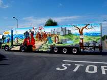 Gerade noch erwischt, Mercedes Benz Actros 1844 LH Khlkoffer-Sattelzug  Die Kreuzzge  der Spedition Schumacher aus Wrselen bei Aachen. Dieses Fahrzeug wird als Modell von der Firma Herpa im Mastab 1:87 angeboten.