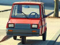 An diesem Auto htte Mr. Bean seinen Spass, ein Sulky Sp 50 powered by Piaggio. Wenn da der 50ccm Motor mit 2kw seine Kraft ber Keilriemen an die Hinterachse gibt geht die Post ab.