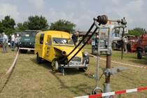 Citroen treibt eine Stnderbohrmaschine bei der Oldtimerausstellung in 76689 Karlsdorf-Neuthard am 29.06.09 
