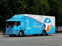 SCANIA 94 D 220  aus Frankreich F 4781 VR85 unterwegs in Nidau am 21.06.2009