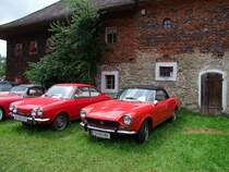 Zwei auf einen Streich:
FIAT-7L-Spider1593,Bj1971,108PS sowie Abarth-1000 OTS mit 80PS stehen vor den Toren des  Stehrerhofes  in Neukirchen/Vckla;  090705