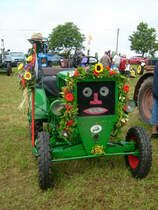 Normag Schlepper mit bemalten Grill beim Landwirtschaftsfest in Mhlau