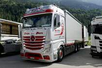 MB Actros Hängerzug von Martin Kunz der am 14.7.24 beim Trucker Treffen auf dem Flugplatz in Ambri steht.