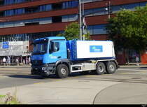 Mercedes mit Tankcontainer unterwegs in Schlieren am 2024.08.14