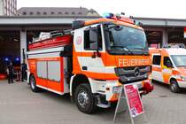 BF Frankfurt am Main Mercedes Benz Actros GW-Boot (Florian Frankfurt 40/58-1) am 21.07.24 beim Tag der offenen Tür an der BF Wache 40 