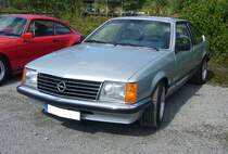 Opel Monza A1 3.0E der Modelljahre von 1978 bis 1981. Der Monza war das Oberklassencoupe in der Opel Produktpalette. Hier wurde ein Monza mit der stärksten Motorisierung abgelichtet. Der Sechszylinderreihenmotor hat einen Hubraum von 2968 cm³ und leistet 180 PS. Zudem ist der Monza mit der seltenen S = Sportversion ausgestattet. 10. Oldtimertreffen des AMC Duisburg am 25.08.2024 am LaPaDu Duisburg.
