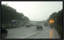 Ich glaube es regnet:-P Im Bild die Vorwarntafel. Aquaplaninggefahr! (08.07.2009)