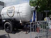 Einachsh�nger mit Biertank der Brauerei RIED versorgt mit edlem Gerstensaft die durstigen Kehlen der Feuerwehrm�nner/frauen anl�sslich des Landeswettberwerbes2009 in Ried i.I.; 090710