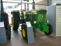 John Deere 3120 ausgestellt im John Deere-Forum in Mannheim