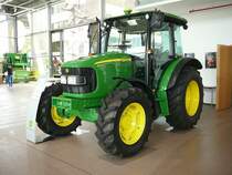 John Deere 5100 R ausgestellt im John Deere-Forum in Mannheim
