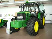 John Deere 7430 ausgestellt im John Deere-Forum in Mannheim