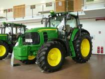 John Deere 7430 ausgestellt im John Deere-Forum in Mannheim