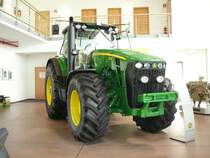 John Deere 8230 pr�sentiert im John Deere-Forum in Mannheim