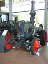 Lanz Bulldog im John Deere-Forum in Mannheim erinnert an die von John Deere �bernommenen Fertigungsst�tten von Heinrich Lanz