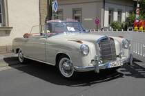 Mercedes Benz 220 S Cabrio pr�sentiert bei den Fladungen Classics 2009