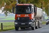 Mercedes Benz Arocs, Kippersattelzug, aufgenommen nahe der Féitsch. 10.2024