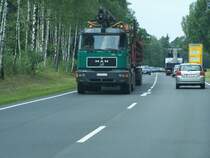 MAN F90 Holztransporter auf der B 470 kurz vor Weiden.
Aufgenommen am 3.8.2007.