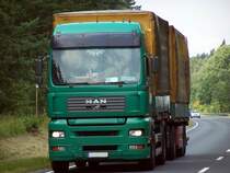 MAN TGA Hngerzug auf der B 470 kurz vor Weiden.
Aufgenommen am 3.8.2007.