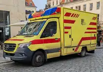 =MB Sprinter vom Rettungsdienst Dresden steht bereit zur Hilfeleistung anl. des Festzuges zum Stollenfest, 12-2024