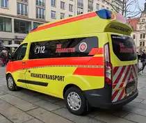 =Ford Transit der JOHANNITER steht bereit zur Teilnahme am Stollenfestzug in Dresden, 12-2024