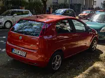 Rückansicht: Fiat Grande Punto in Orange. Foto: August, 2024.