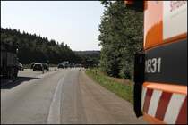 Momentaufnahme des Actros 1831 und der A45. Die �lspur ist deutlich sichtbar. (16.07.2009)