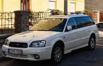 Hier ist ein Subaru Legacy Outback (dritte Generation  BH , Modelljahr: 2002) zu sehen. Foto: November, 2024.