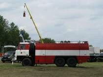 Lkw TATRA .... als Flugplatzl�schfahrzeug der NVA beim 11. Perleberger Oldtimer- und Milit�rfahrzeugtreffen, Flugplatz Perleberg 12.07.2009
