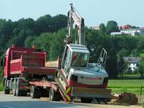 TAKEUCHI_TB175 wird bei einer Stra�enbaustelle N�he Ried i.I. angeliefert; 090714