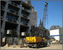Diesen Mobilkran des Herstellers Sennebogen habe ich am 28.09.2008 in der Innenstadt von K�ln auf einer Baustelle des dortigen U-Bahn-Projekts aufgenommen.