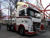 VOLVO-FH Sattelzugmaschine mit Liftachse aus Großbritanien im Wiener-Pratergelände; 250312