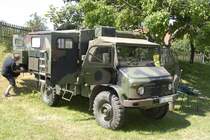 Unimog mit Kofferaufbau und Tarnlackierung bei den Fladungen Classics 2009