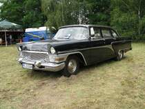 Pkw GAZ-13  TSCHAIKA  aus dem landkreis Prignitz beim 11. Perleberger Oldtimer- und Milit�rfahrzeugtreffen, Flugplatz Perleberg 12.07.2009