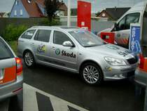 Skoda Octavia Combi Tour de France 2009. Skoda-Tour-Begleitfahrzeug. Aufgenommen am 17.07.2009 in Colmar. Weitere Skoda-Fotos findet Ihr auf modellauto-bilder.de. Ich w�rde mich freuen, wenn ihr auch meine Skoda-Modellauto-Homepage auf www.skoda-modelle.de besucht.