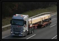 ACTROS MP2 2655(?) V8 der SPEDITION BENDER von der Neukieritzsch (Sachsen) ist am 17.03.2009 durch das Sauerland unterwegs.
