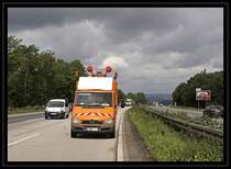 SPRINTER 311CDI whrend des Gehlzrckschnitt im Mittelstreifen. Aufgenommen am 20.07.2009 auf der A45. (Aufgenommen whrend der Ausbildung)