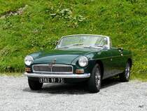Oldtimer MG aus Frankreich 8382 RF 73 auf dem Parkplatz bei der Postautohaltestelle Balm auf dem Klausenpass am 19.07.2009