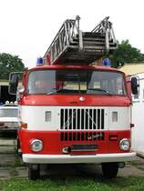 Lkw W 50 L mit Drehleiter DL 30 der Feuerwehr beim Museumsfest des Blaulichtmuseums in Beuster 22.07.2009