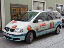 Seat-Alhambra des ORF(Radio-O) ist mit Salzburger Kennzeichen anlsslich der Italienischen-Tage in Ried i.I. unterwegs;090710