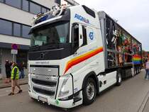 VOLVO FH500 von Aigner-Powerful-Logistics samt Sattelauflieger anlässlich der Inn/4 Pride (erste Pride Parade im Innviertel); 250607
