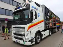VOLVO FH500 von Aigner-Powerful-Logistics samt Sattelauflieger anlässlich der Inn/4 Pride (erste Pride Parade im Innviertel); 250607