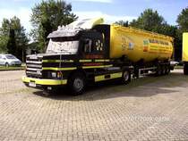 Der Scania Silozug wartet auf dem Parkplatz D�sseldorf Reisholz auf seine Fahrsch�ler.