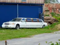 Stretchlimosine hat sozusagen wie die aufgelassene Gemeinde Deutsch-Ossig(Görlitz) auch schon die besten Tage hinter sich; 250508