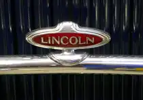 Lincoln KA Victoria, Logo am Kühler des US-amerikanischen Oldtimer-PKW von 1932, April 2024 
