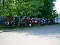 Sch�n in Reih und Glied aufgestellte Lanz am Sonntag Morgen beim Bulldogtreffen im AGRA Park