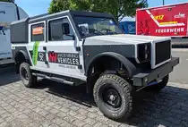 =unbekannter SUV des Autohändlers JAKOB, abgestellt auf dem Parkplatz der 2025er Rettmobil in Fulda