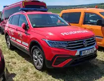 =VW Tiguan als Kommandowagen der Feuerwehr GROßOSTHEIM, gesehen auf dem Parkgelände der 2025er Rettmobil in Fulda